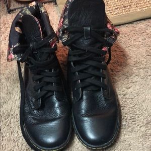 Dr. Martens boots **fits 6.5**